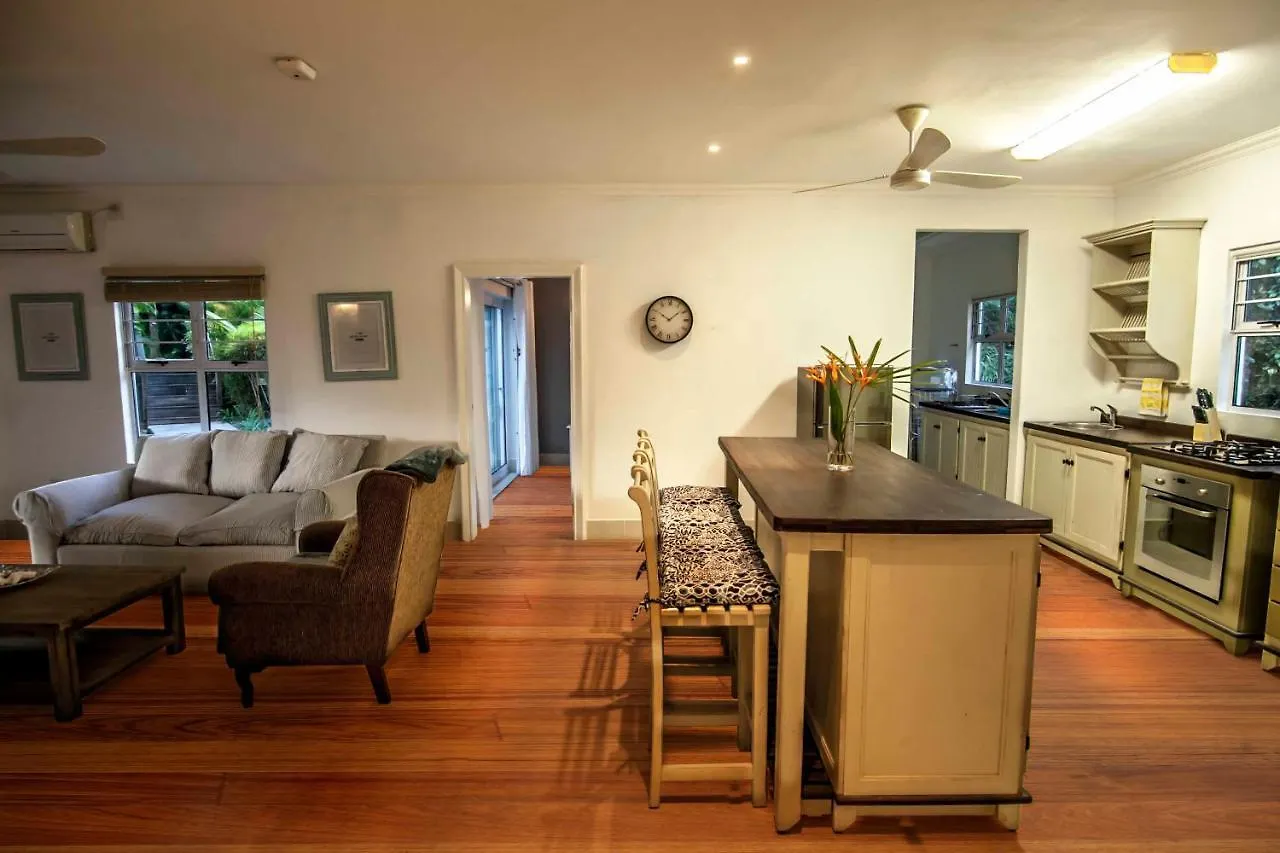 Apartament Red Coconut Self-Catering Baie Lazare