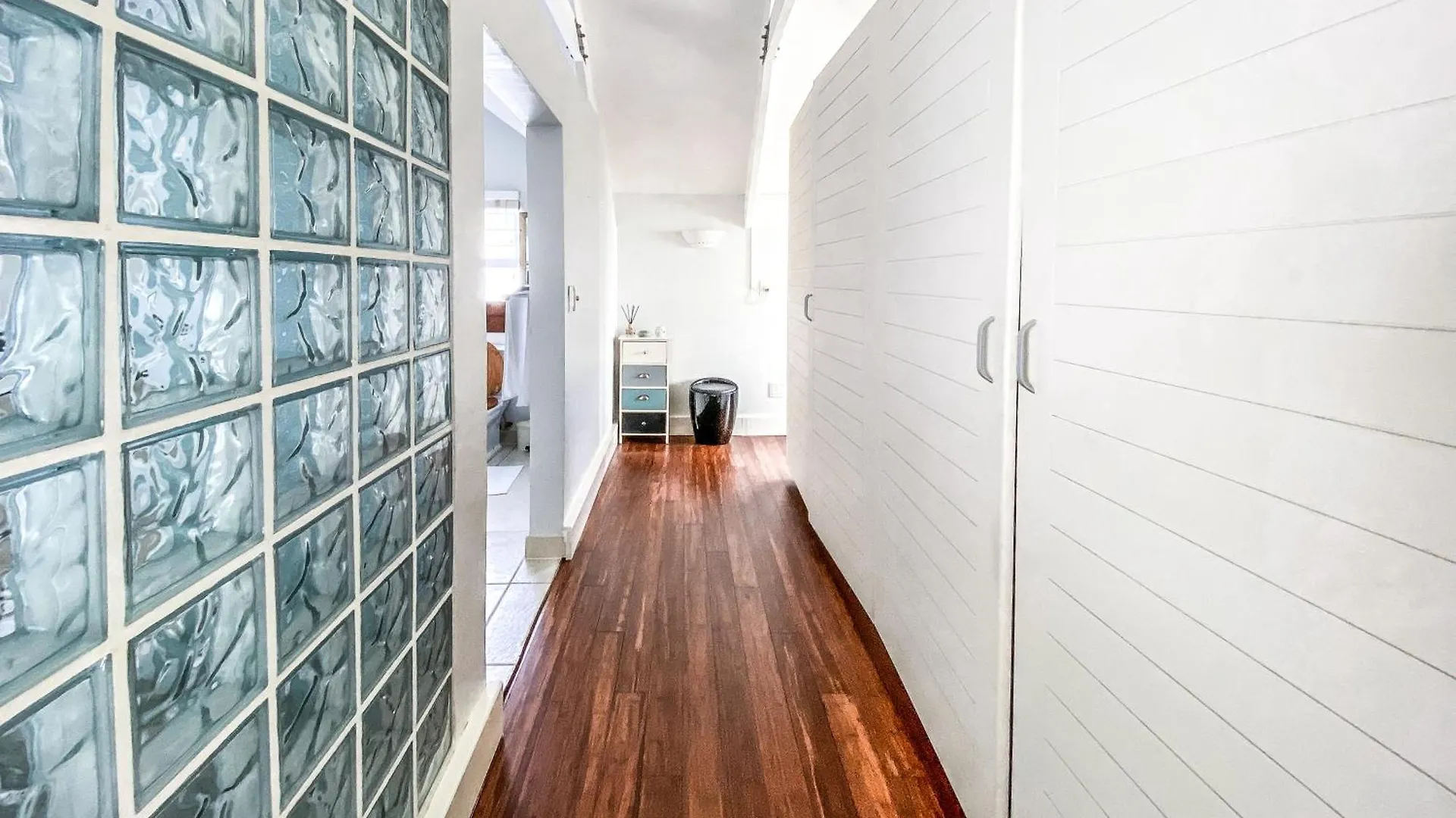 Apartament Red Coconut Self-Catering Baie Lazare