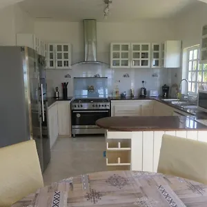 Дом отдыха Tropical Garden Self Catering, Виктория