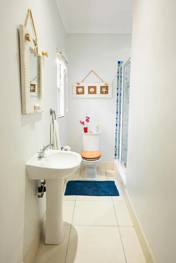Red Coconut Self-Catering Apartment Baie Lazare