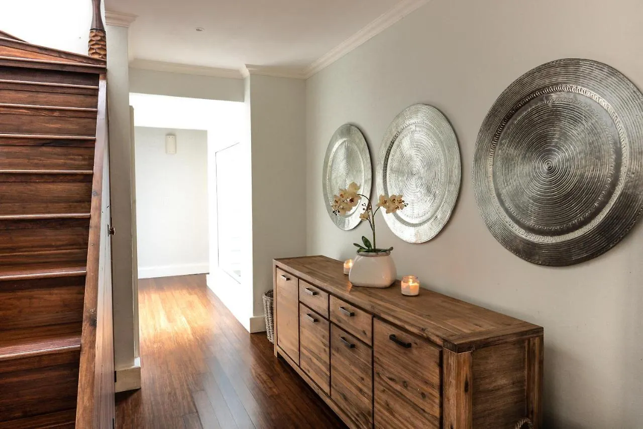 Red Coconut Self-Catering Apartment Baie Lazare