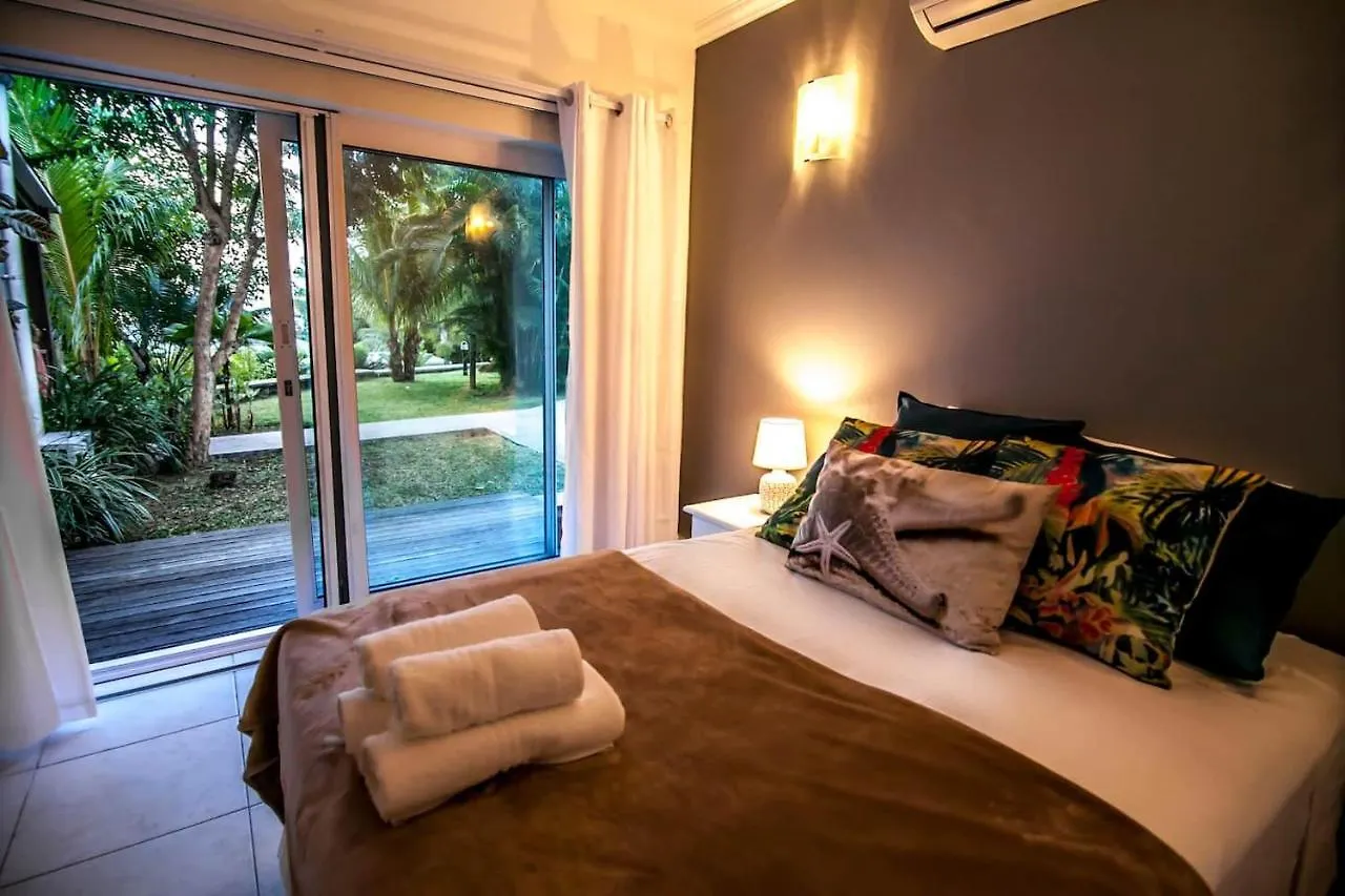 Red Coconut Self-Catering Apartment Baie Lazare   Baie Lazare (Mahe)