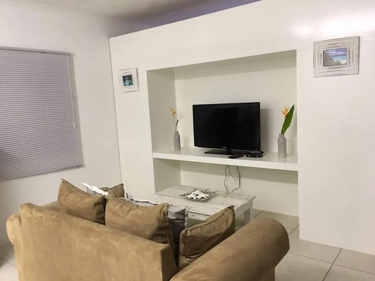Red Coconut Self-Catering Apartment Baie Lazare   Baie Lazare (Mahe)
