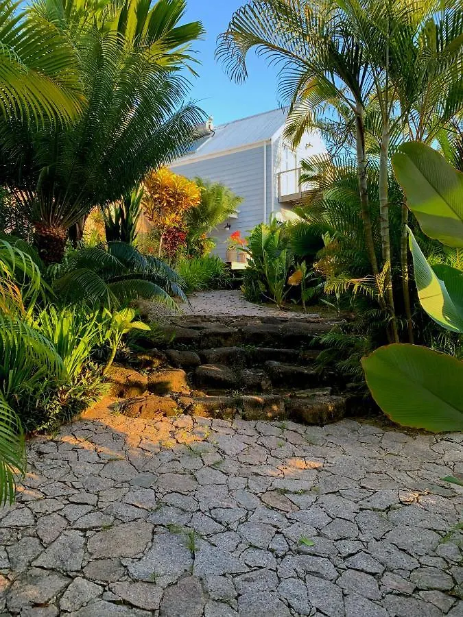 Red Coconut Self-Catering Apartment Baie Lazare