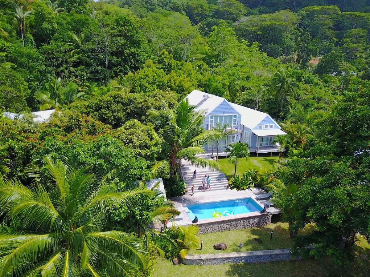 Red Coconut Self-Catering contacts