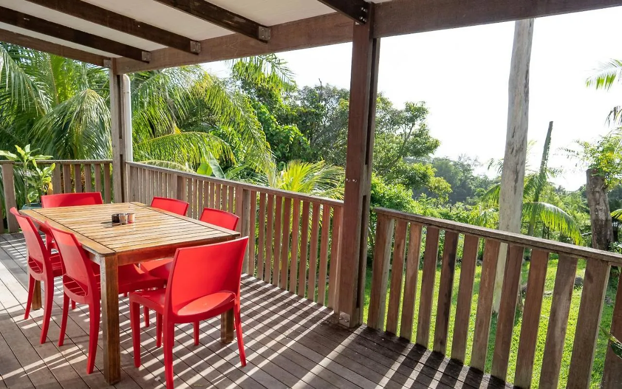 Red Coconut Self-Catering Apartment Baie Lazare