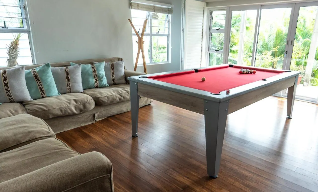 Red Coconut Self-Catering Apartment Baie Lazare