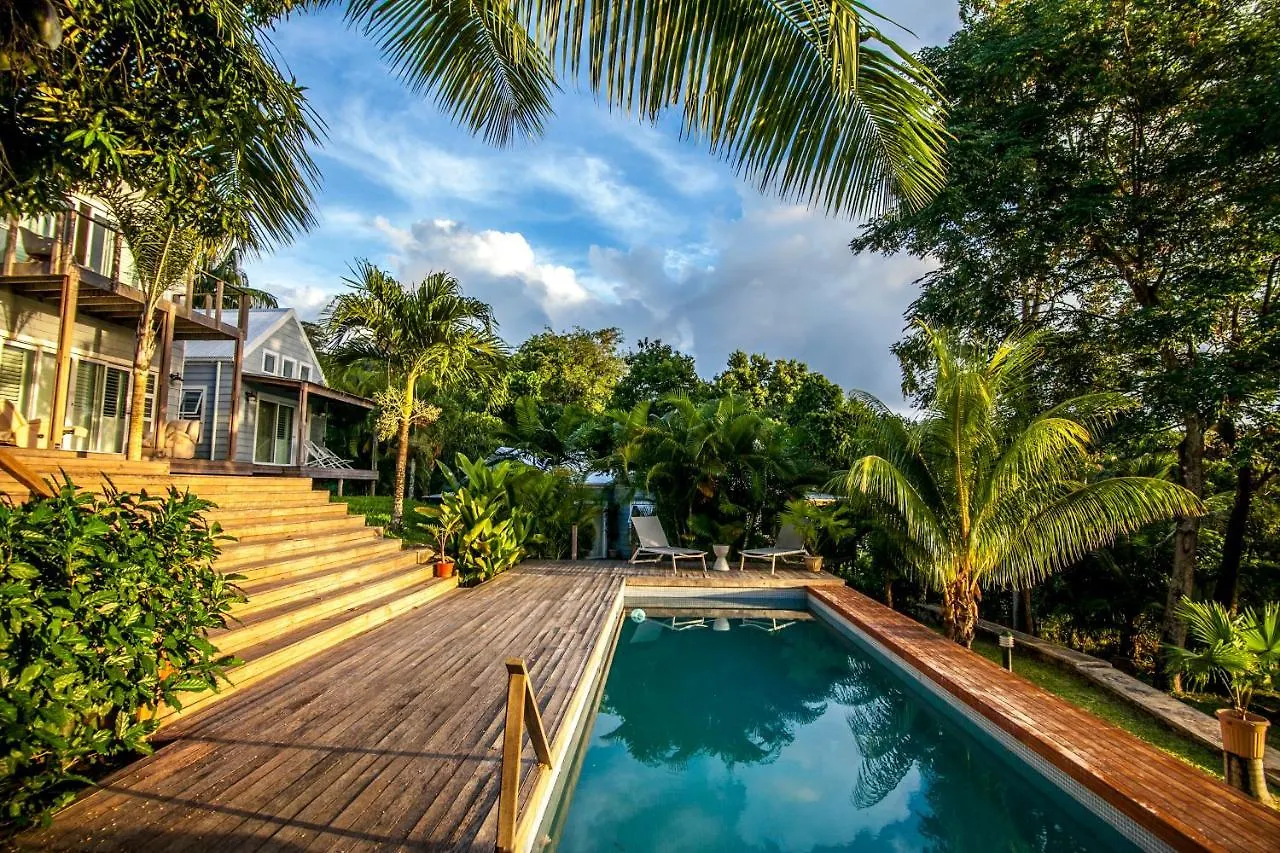 Red Coconut Self-Catering Apartment Baie Lazare