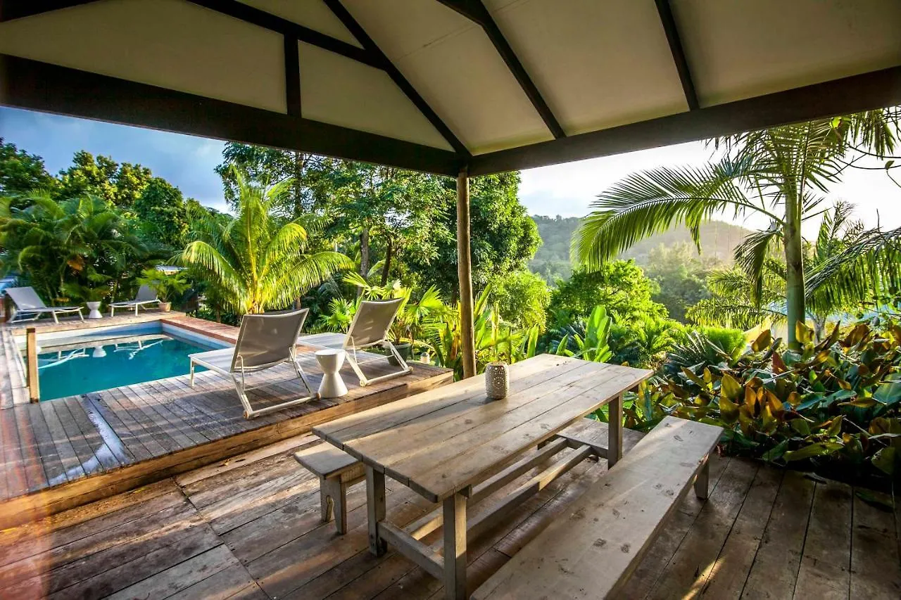 Red Coconut Self-Catering Apartment Baie Lazare